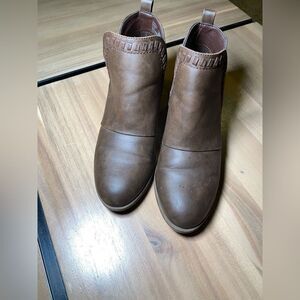 ‎Hot tomato low booties